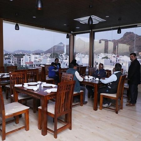 Hotel Pine Regency - Aravali'S Peak View Udaipur Esterno foto