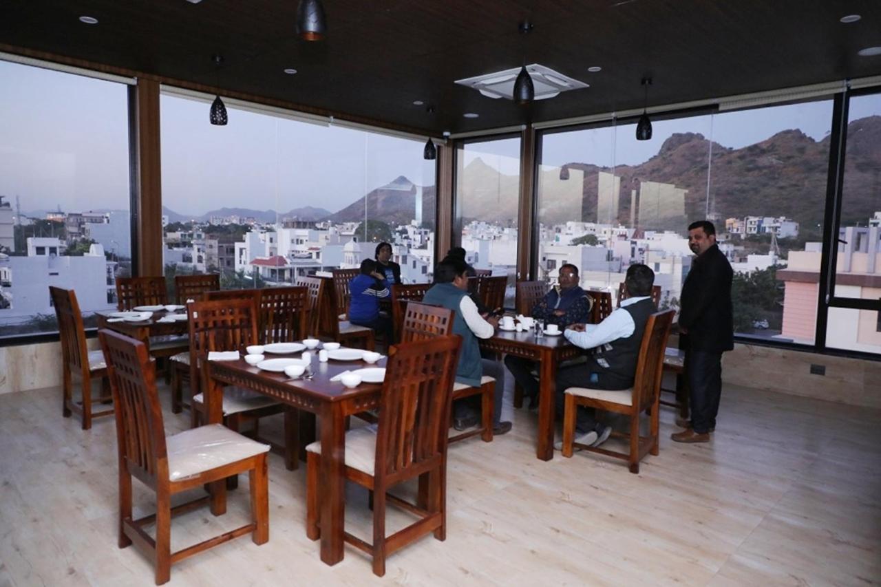 Hotel Pine Regency - Aravali'S Peak View Udaipur Esterno foto