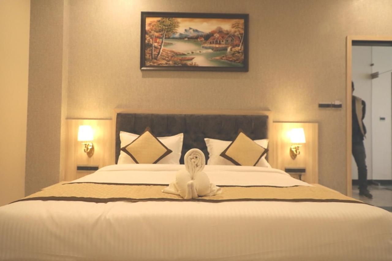 Hotel Pine Regency - Aravali'S Peak View Udaipur Esterno foto