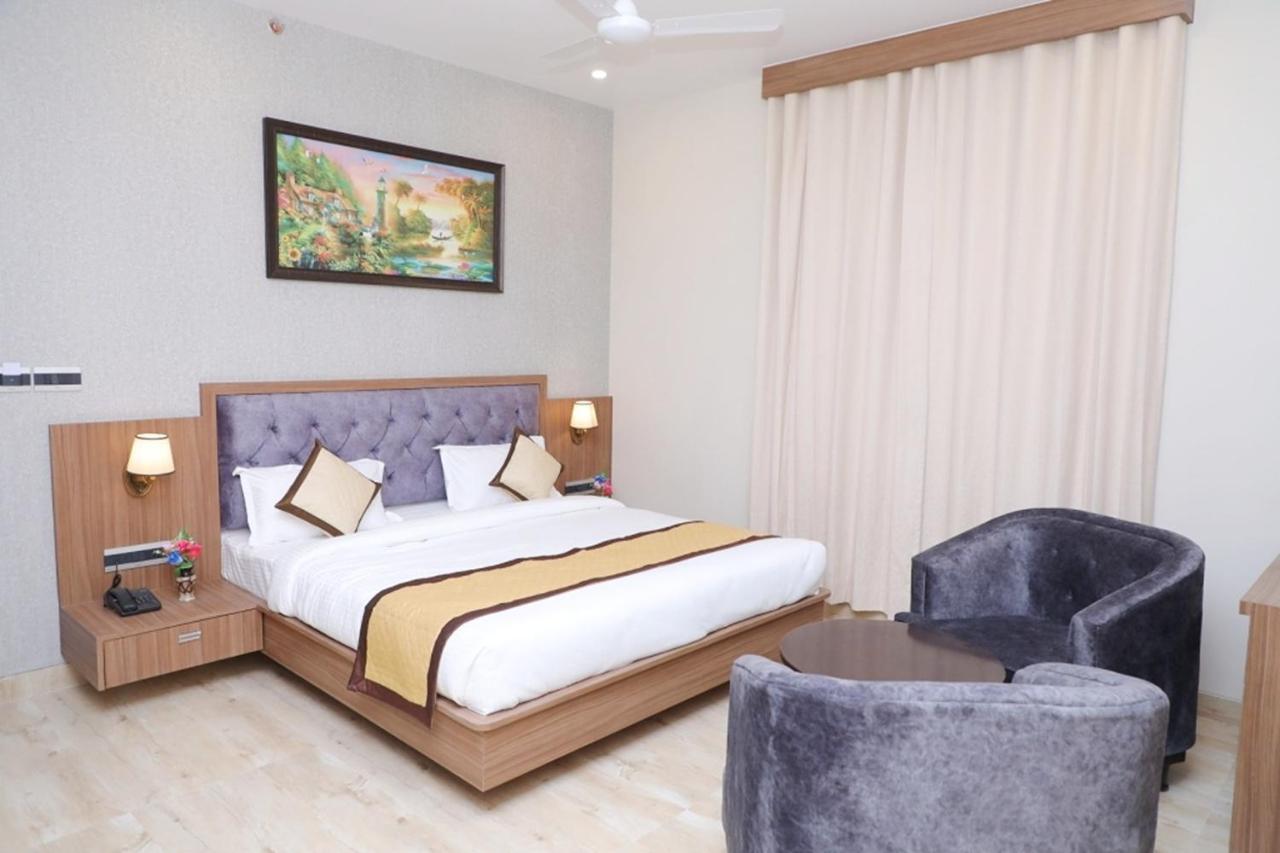 Hotel Pine Regency - Aravali'S Peak View Udaipur Esterno foto