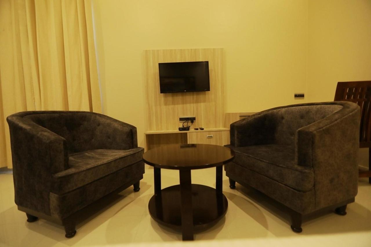 Hotel Pine Regency - Aravali'S Peak View Udaipur Esterno foto