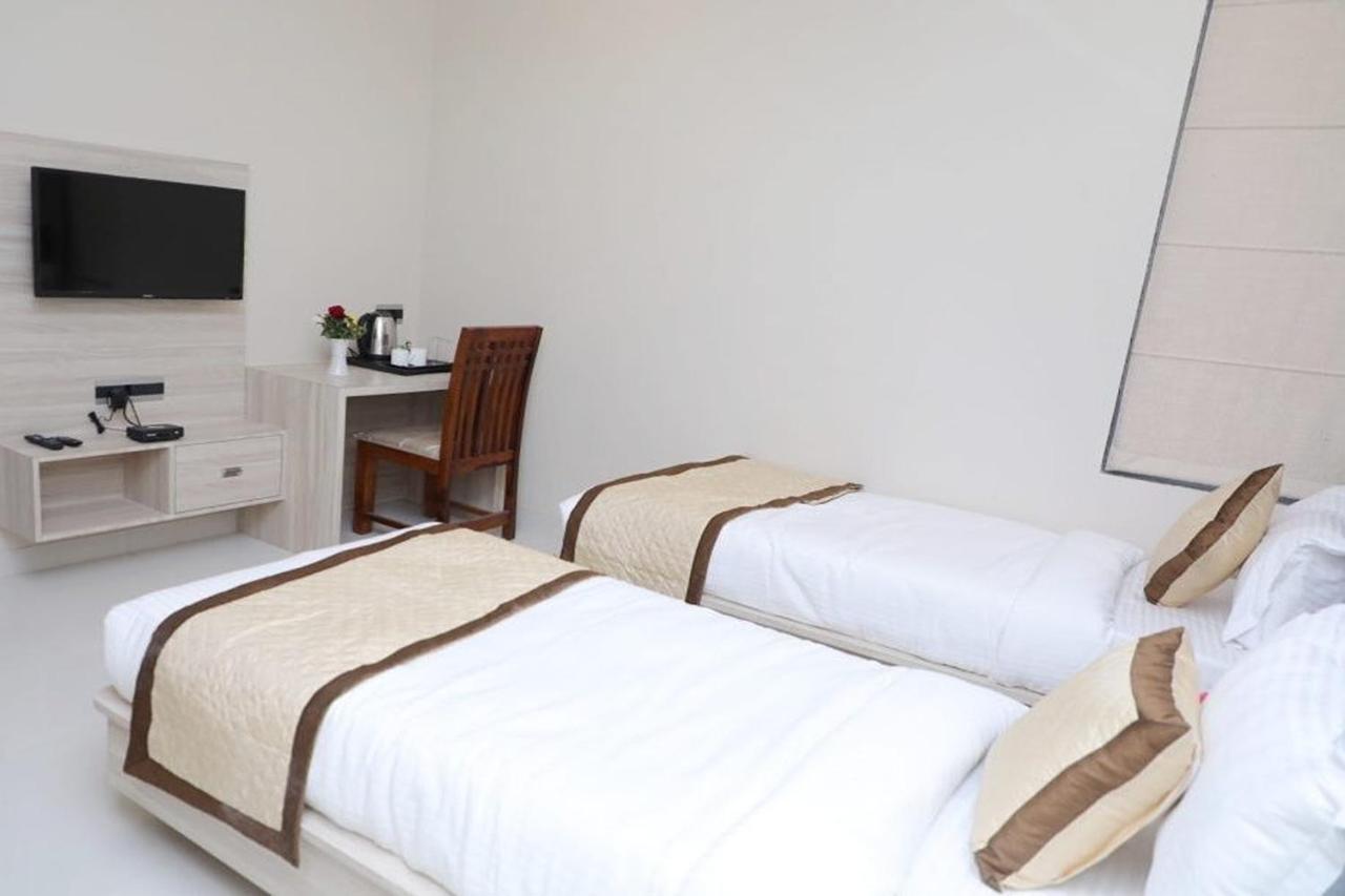 Hotel Pine Regency - Aravali'S Peak View Udaipur Esterno foto
