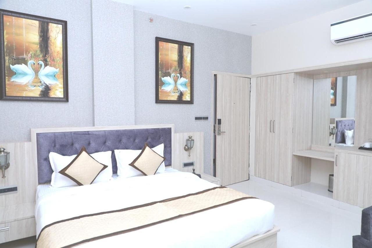 Hotel Pine Regency - Aravali'S Peak View Udaipur Esterno foto
